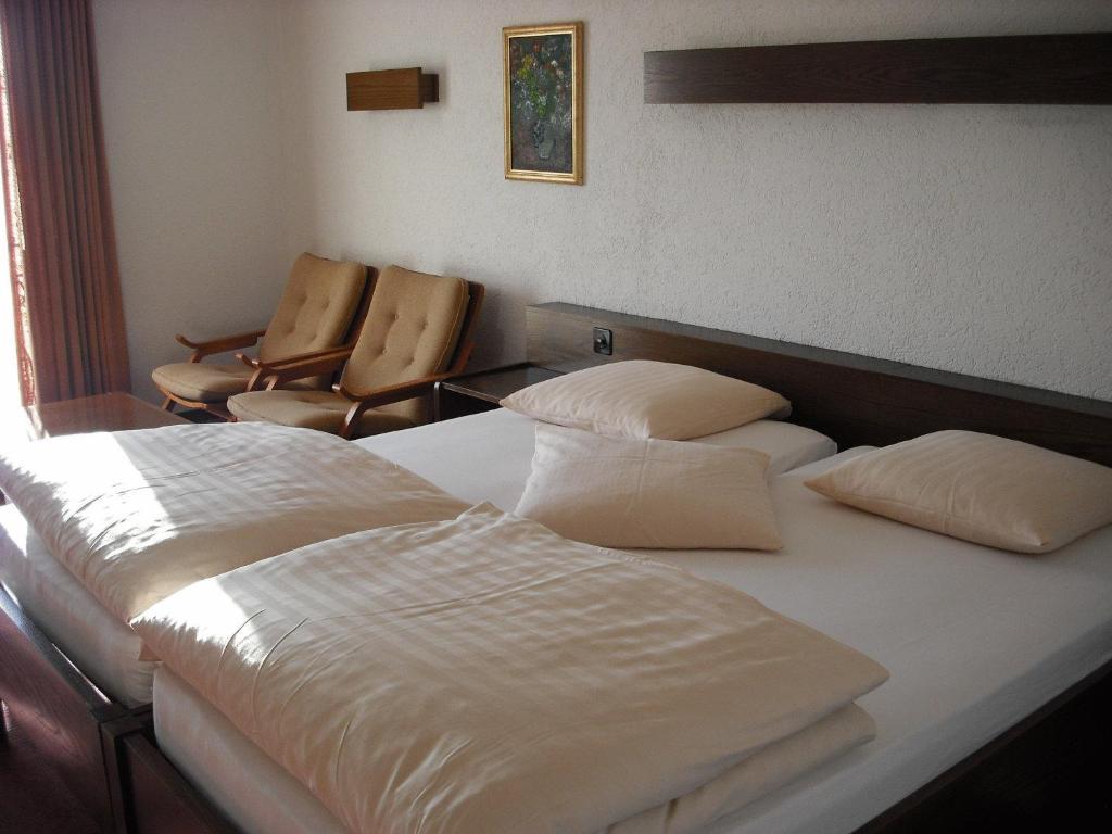 Hotel La Comanella Comano Zimmer foto